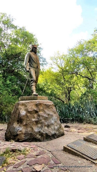 Victoria Falls - What you need to know 3 Statue of David Livingstone at the Victoria Falls