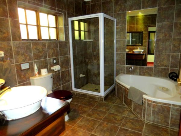 Bathroom Gwahumbe Game and Spa 
