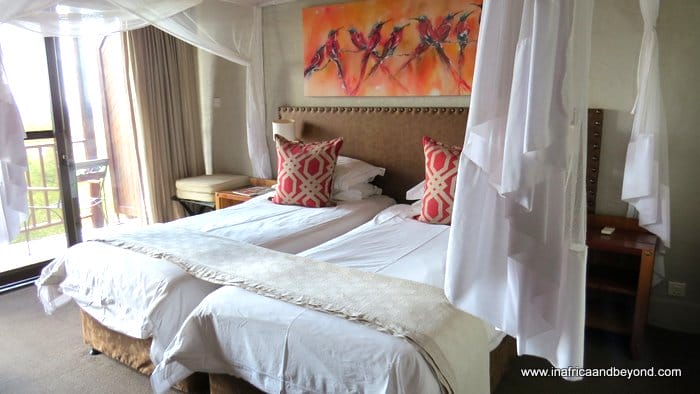 Wildlife & waterfalls at the Victoria Falls Safari Lodge 6 Makuwa-kuwa Restaurant