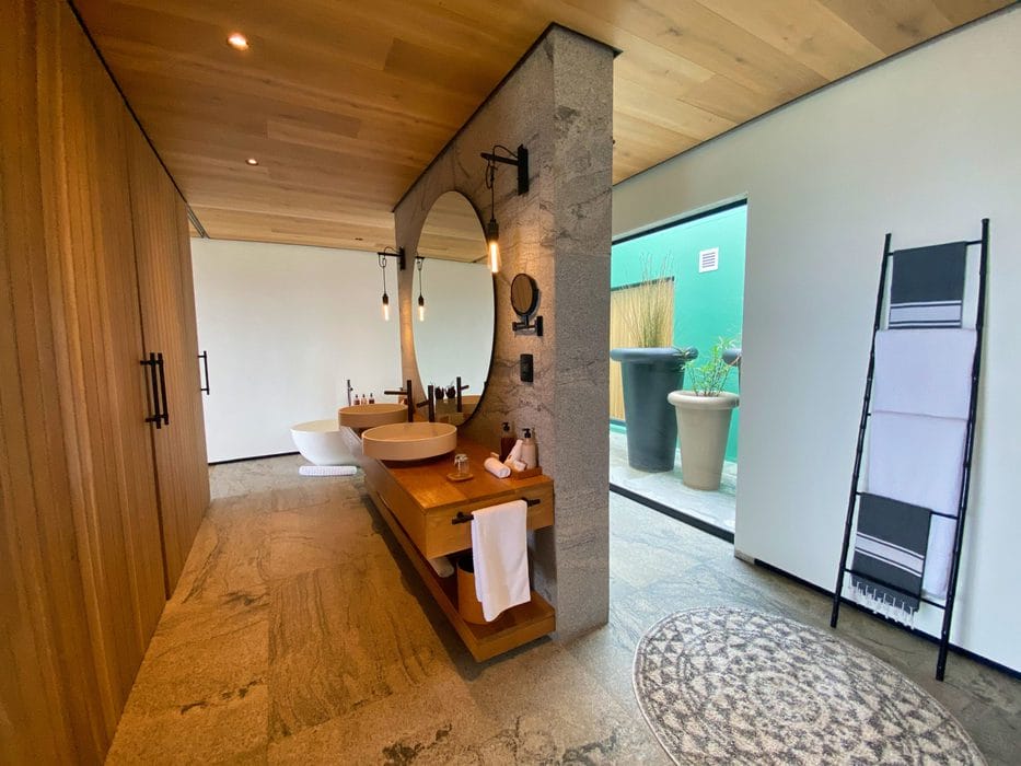 Morukuru Beach Lodge bathroom
