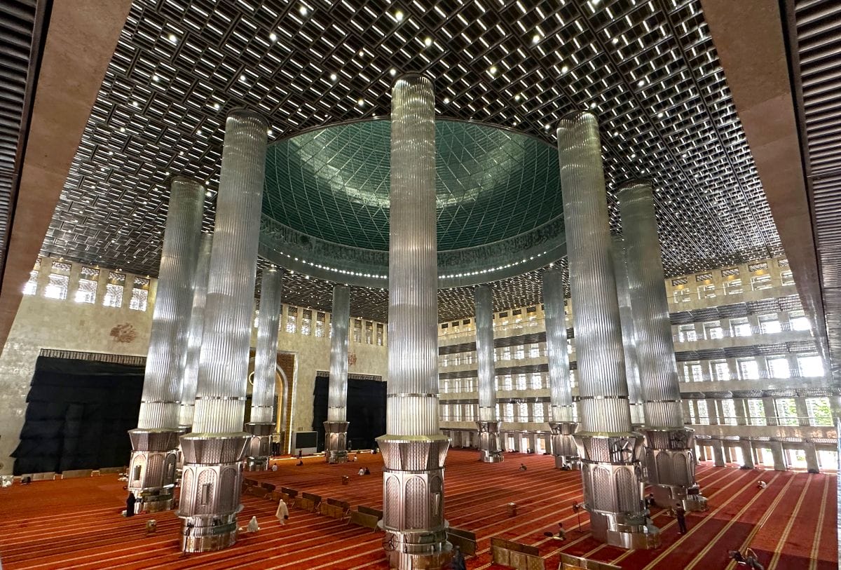 Istiklal Mosque, Jakarta