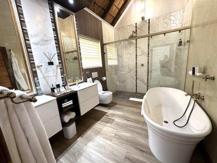 spacious Bathroom at Kingfisher Villa 
