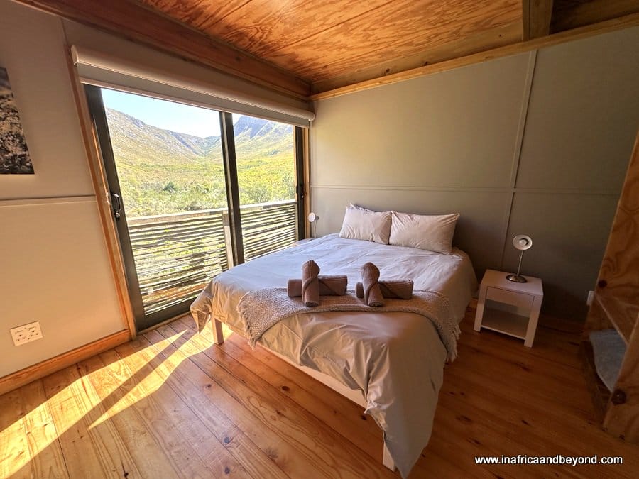 Oudebosch eco-cabin main bedroom