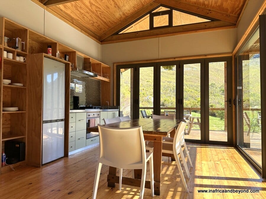 Oudebosch eco-cabin living room