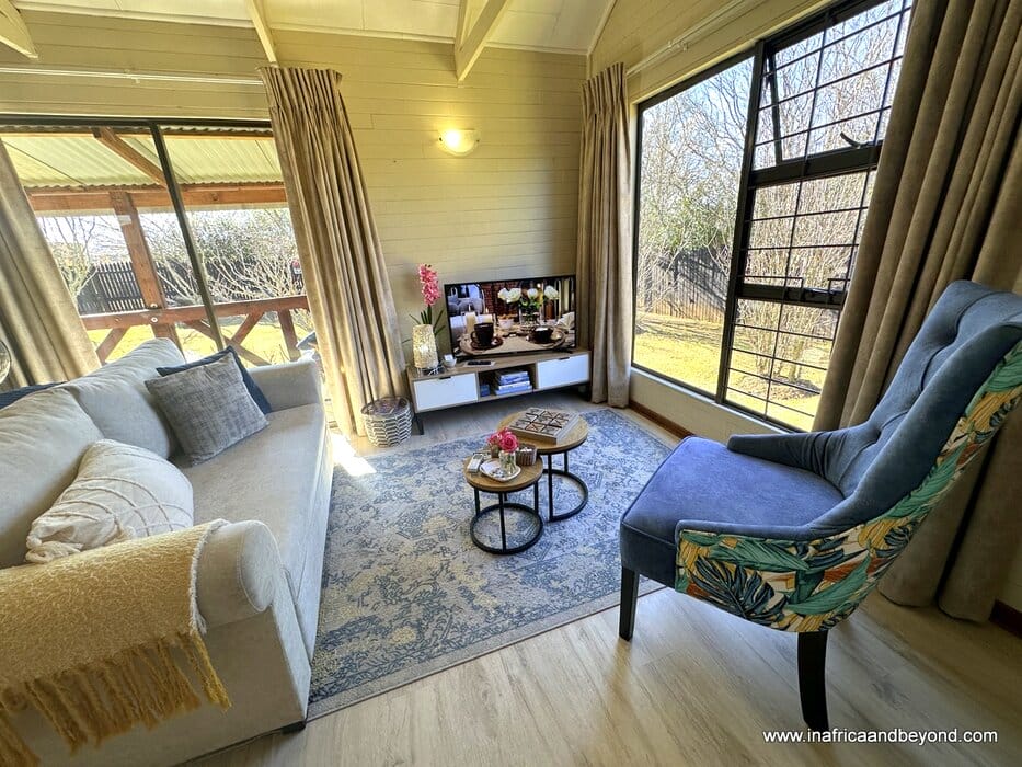 Cinnamon & Sage Country Cabin living area