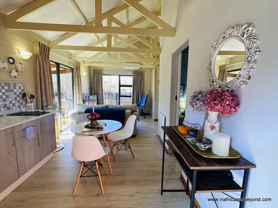 Cinnamon & Sage Country Cabin foyer