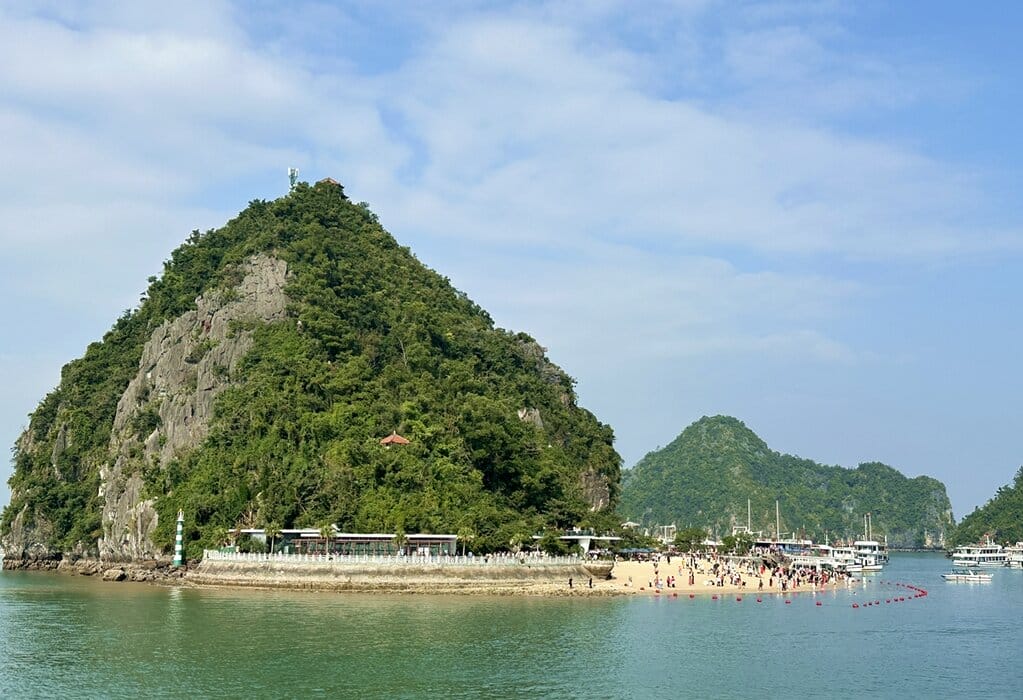 Titov Island (Ti Top Island) Ha Long Bay