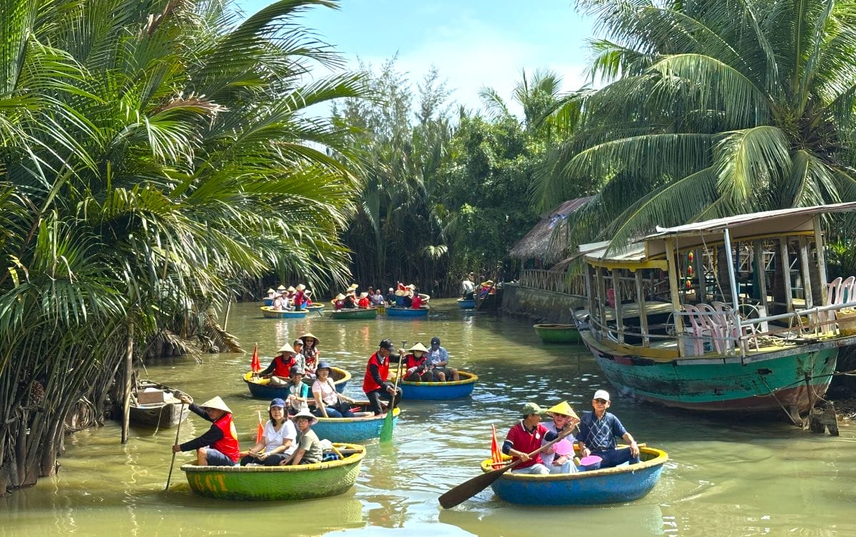 Coconut boats in Hoi An